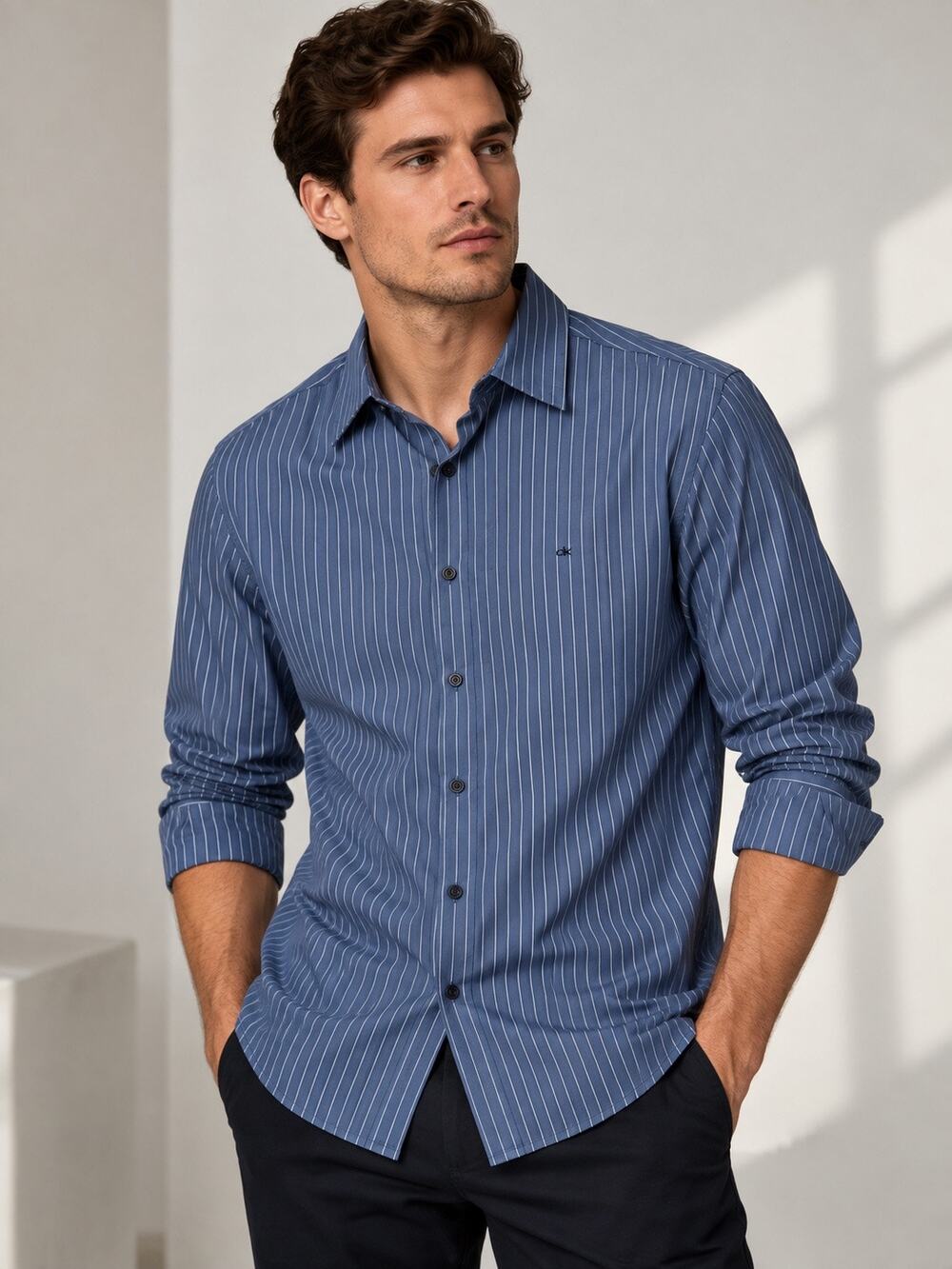 Calvin Klein Men’s Blue Gray Pinstripe Long Sleeve Button-Up Shirt Size M